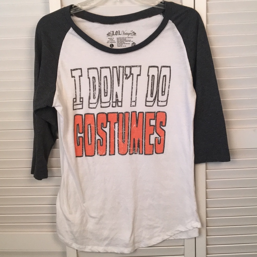 Halloween tee shirt. “I Don’t Do Costumes” LOL Vintage L